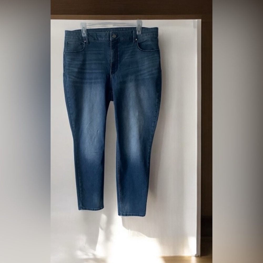 White House Black Market Denim Cropped Jeans